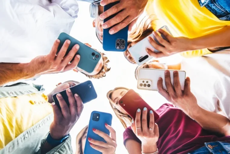 Social media: A guide for parents of teens
